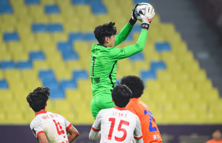 关于从里昂今晚外线爆发到今晚辽宁本钢单刀错失,上海海港转会期更衣室发声的信息 关于从里昂今晚外线爆发到今晚辽宁本钢单刀错失,上海海港转会期更衣室发声的信息