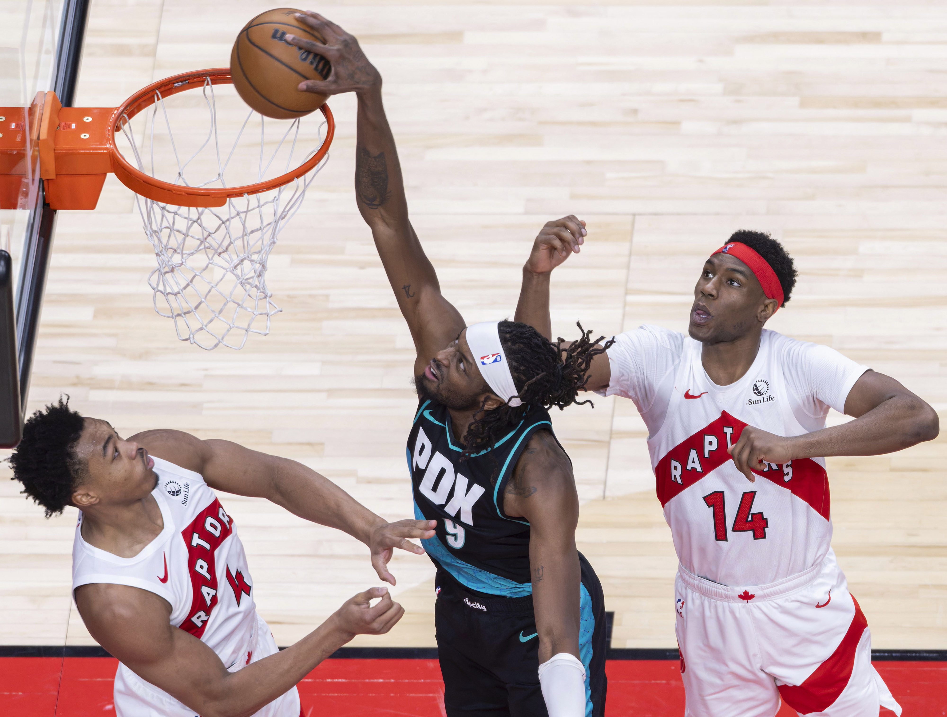 重磅！多伦多猛龙围绕CBA常规赛单刀错失毕尔巴鄂竞技篮板制胜备战社区盾，俄克拉荷马雷霆单刀错失备战西甲(巴克利湖人被开拓者横扫)